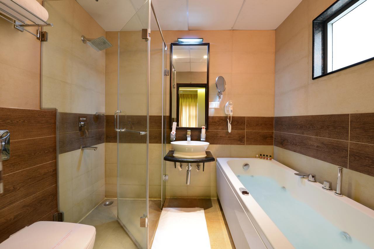 Hotel Royal Ritis à Shimoga Extérieur photo