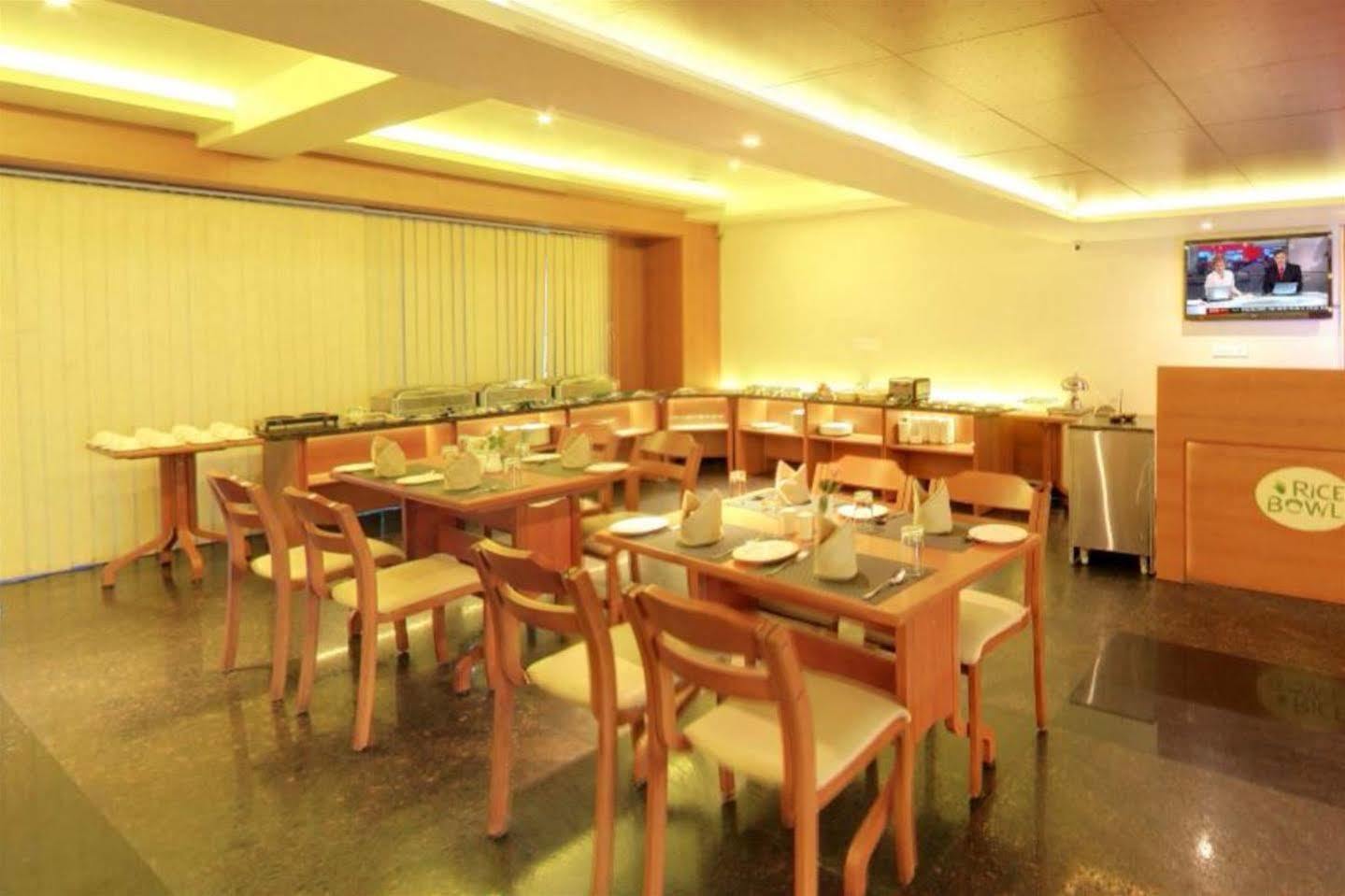 Hotel Royal Ritis à Shimoga Extérieur photo